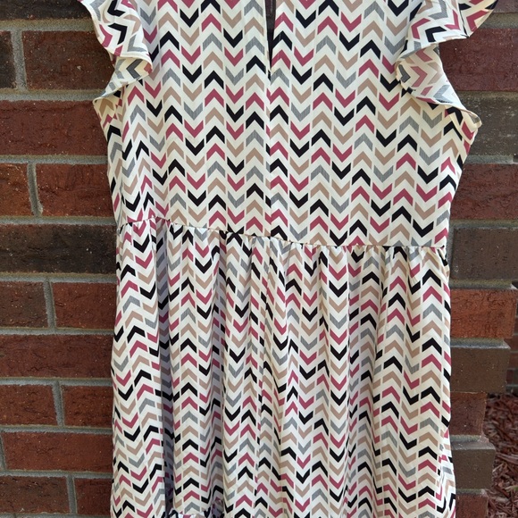 JODIFL Chevron Dress with Ruffle Sleeves - Picture 6 of 7